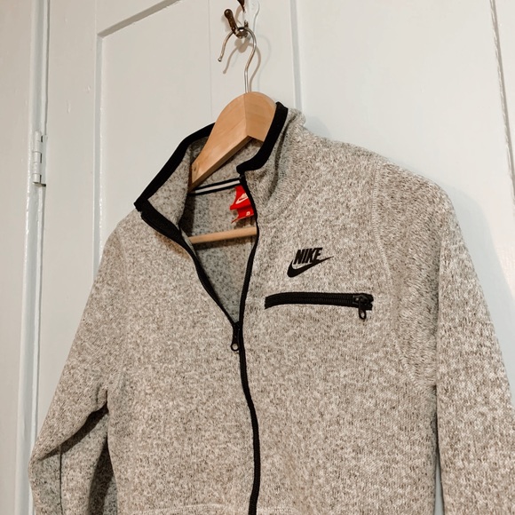 Nike Women’s Fleece Jacket - Picture 2 of 3